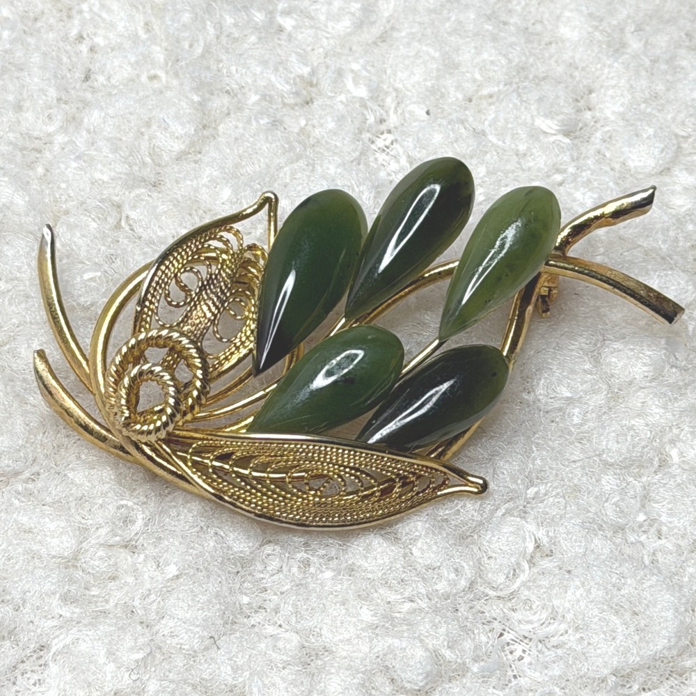 Vintage‎ Jade Green Teardrop Gold Tone Brooch Pin Filigree Mid Century